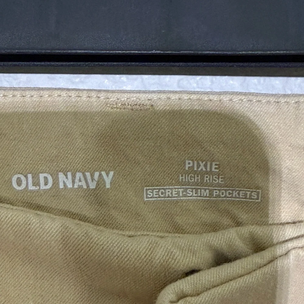 Old Navy Tan High Rise Pixie Pants, size 6 - Picture 6 of 6